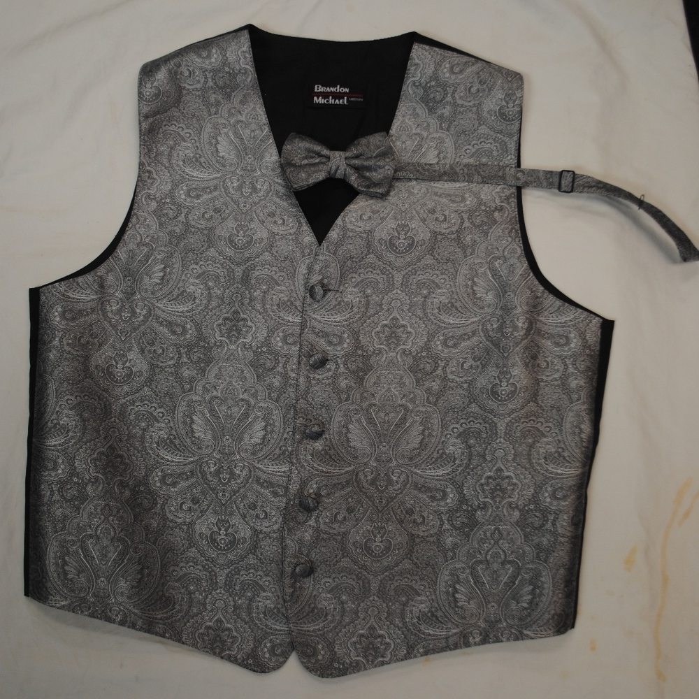 Brandon Michael Silver Paisley Tux Vest & Tie Med